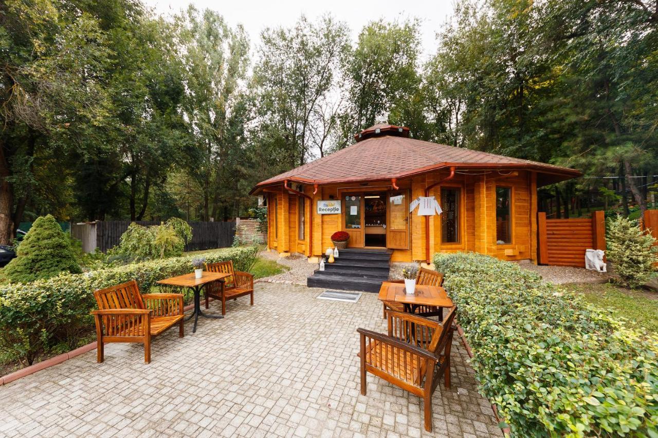Sky Land Camping & Resort Cricova Exterior photo