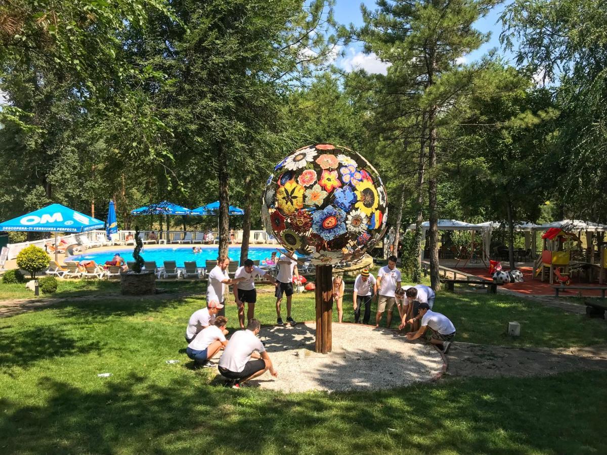 Sky Land Camping & Resort Cricova Exterior photo
