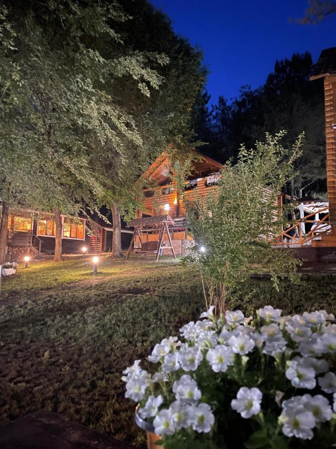 Sky Land Camping & Resort Cricova Exterior photo